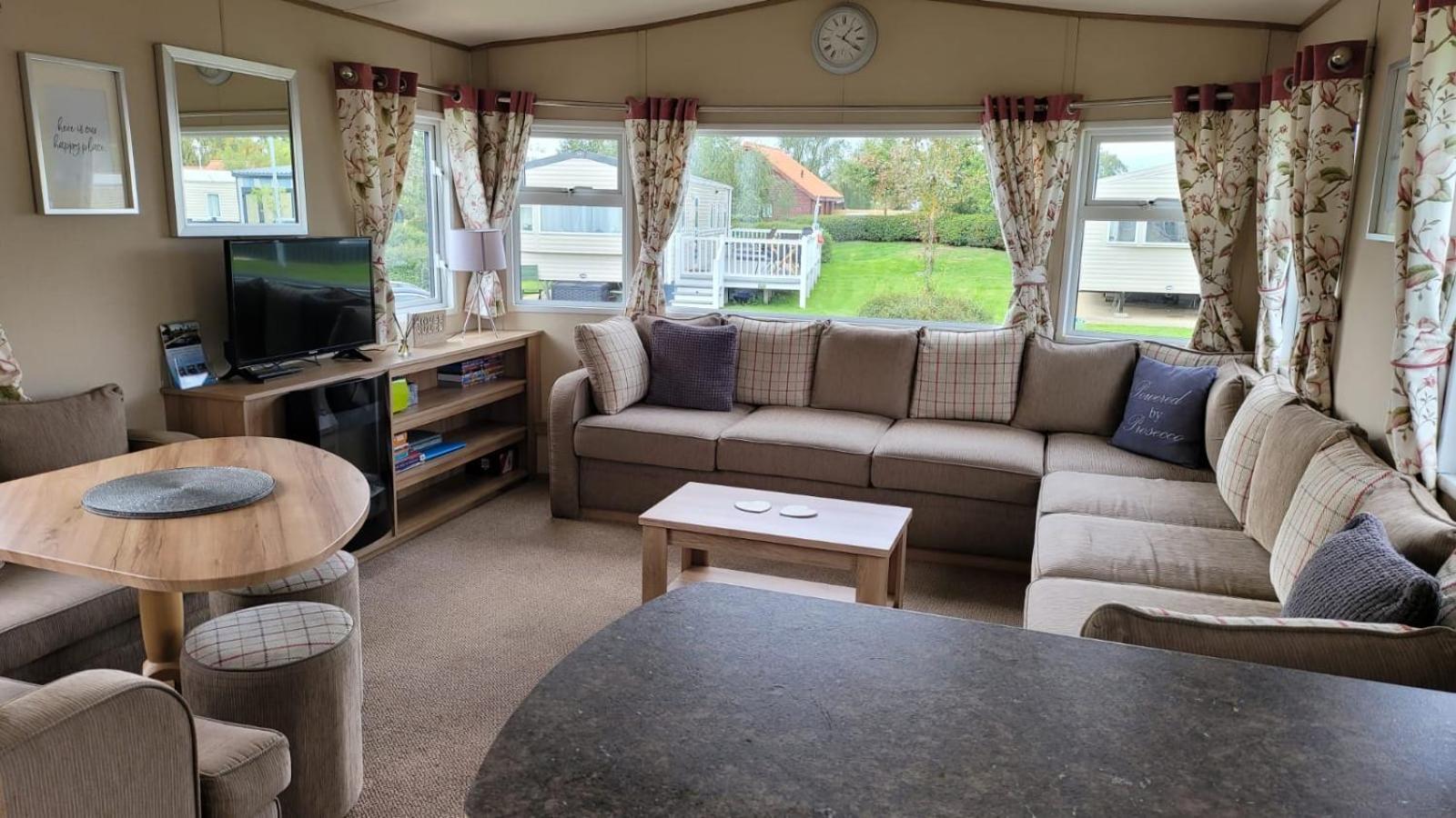 Tattershall Lakes Kingfisher Caravan 8 Berth With Hot Tub & Wifi Exteriér fotografie
